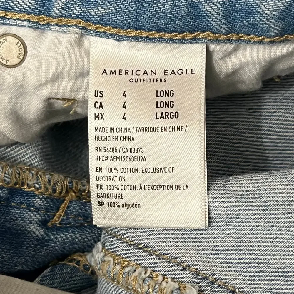 American Eagle Relaxed Mom Jeans Light Wash Size 4 Long